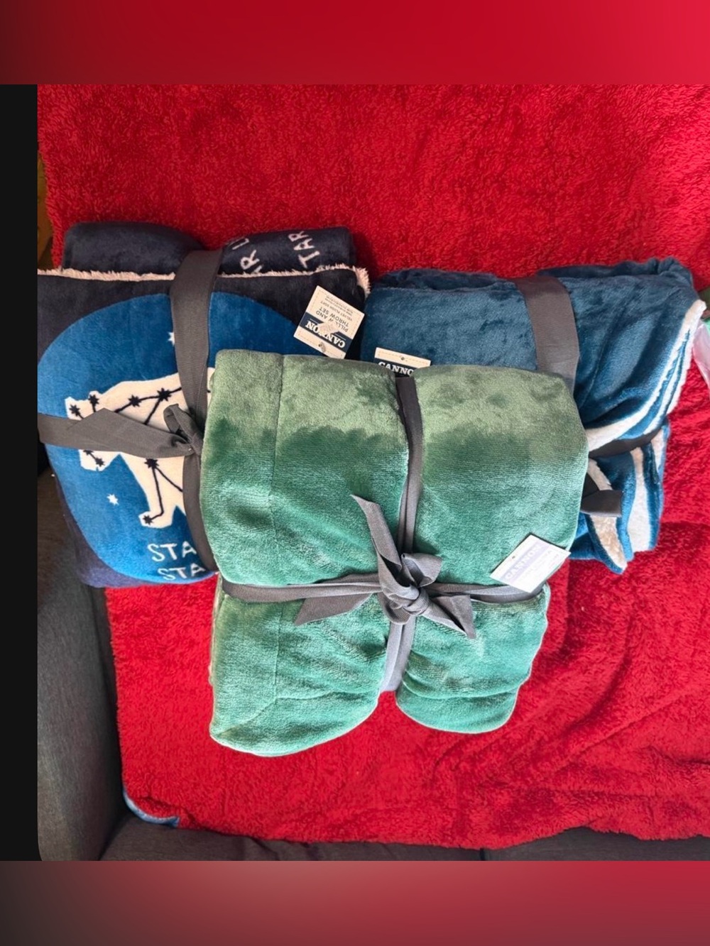 Plush Emerald Green Throw Blanket - Soft Home Comfort